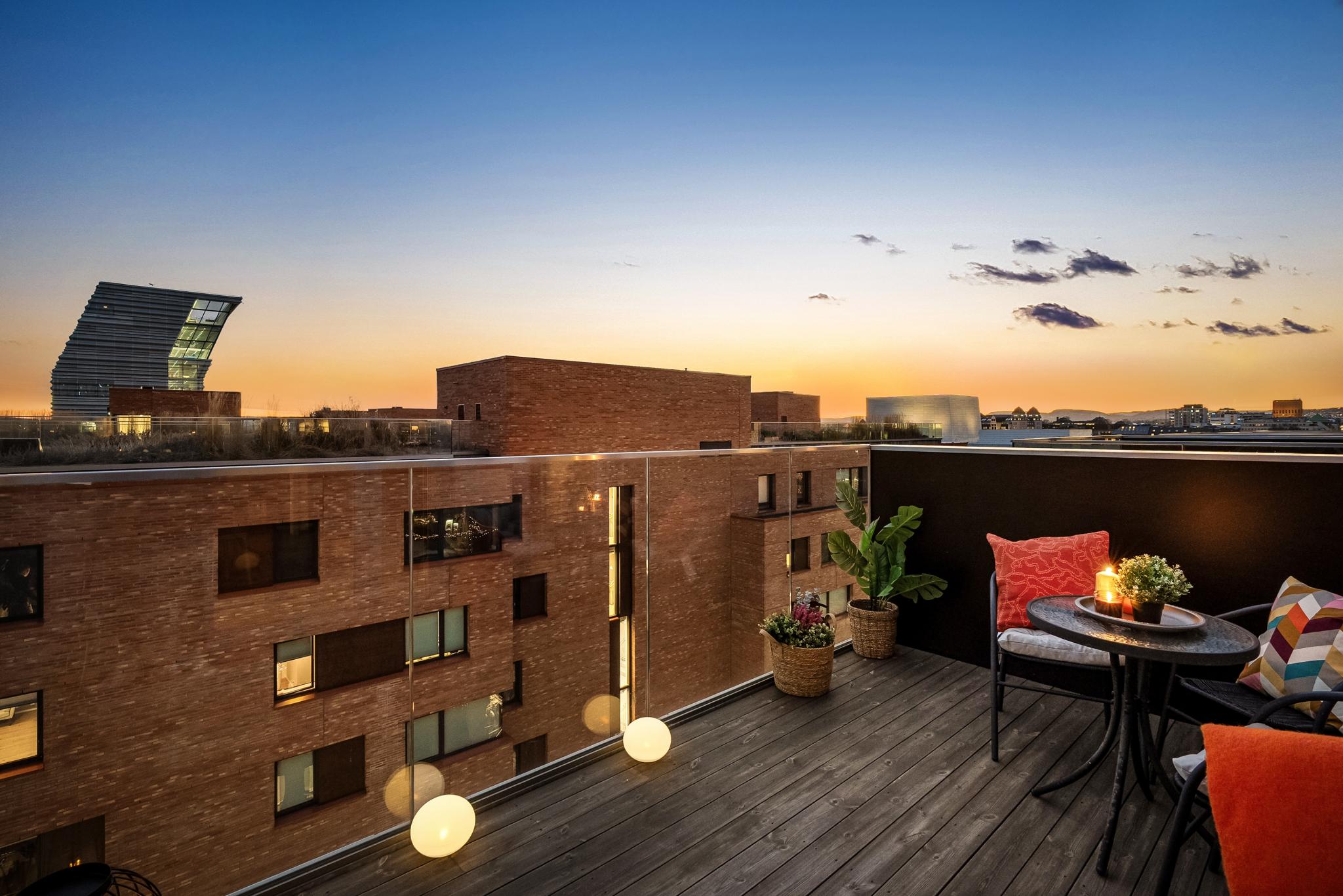 En sjelden stor balkong på hele 9 kvm.